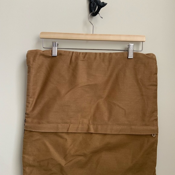 Unlabelled, black grey tan and rust throw pillow cover - Picture 7 of 11